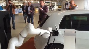 Volkswagen Golf E charging robot