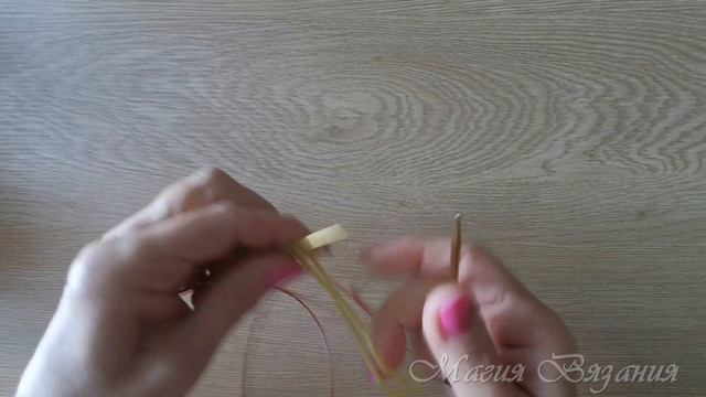 Вяжем снуд красивым узором.