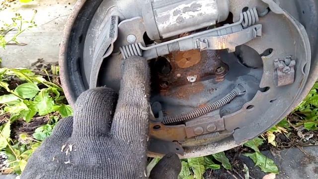 Как поменять тормозные колодки на Форде Фьюжн самостоятельно без ямы! смотреть онлайн