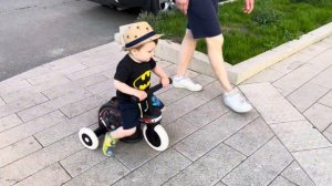 Учимся кататься на беговеле, который трансформируется в велосипед трехколесный Italtrike La Cosa 2