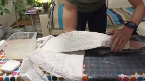 гипсуем руку самому себе в домашних условиях.