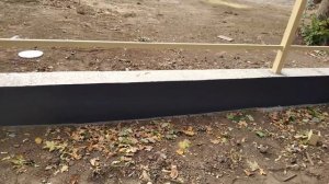 Бетонное основание деревянного забора