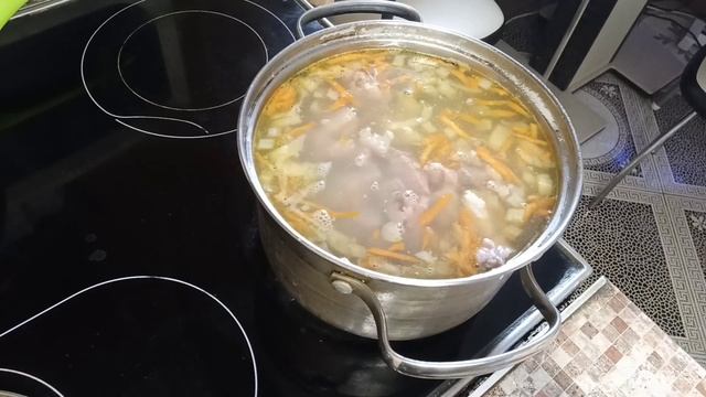 Рассольник с перловкой. Рассольник домашний. Рассольник простой рецепт. смотреть онлайн