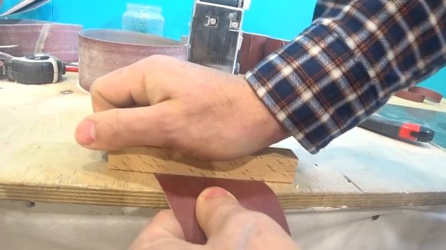 DIY/ как склеить шлифовальную ленту на шлифмашинку / how to glue sanding tape on a grinder смотреть онлайн