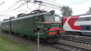 ЭП20-051 с поездом №104 Адлер-Москва и ВЛ11-220
