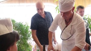 Второй день свадьбы. Доктор лечит гостей