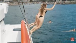 С борта в море