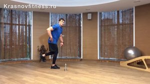 Качаем ягодицы. Наклоны стоя на одной ноге с гантелью и без. Подробная техника выполнения.