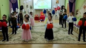 Песня «Пусть всегда будет солнце» с султанчиками в ДОУ