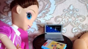 24 ЧАСА В БАССЕЙНЕ! КТО ПОБЕДИТ? Катя и Макс веселая семейка смешные куклы барби Даринелка