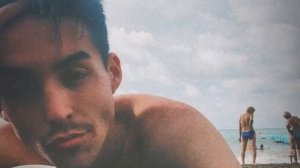 Стихи: Хочешь, гляди, а не хочешь, так не гляди..