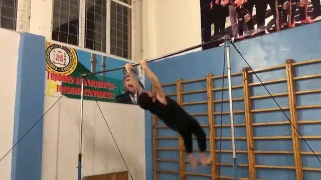 Наибольшее количество вылетов из под турника смотреть онлайн