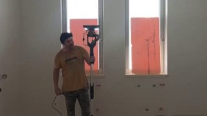 Как шкурить потолок и стены шлейф мошинкой .