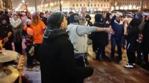 Мега хит, "Фантазер" в исполнении группы "Айдахо" на Невском проспекте танцор Майкл!)