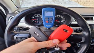 НОВАЯ LADA VESTA 2021 ПРОТИВ KIA RIO -ГДЕ ЛУЧШЕ ПОКРАС АВТО. Сравниваем лакокрасочные покрытия.
