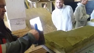 Грунтуем клеем и делаем окантовку из клея перед приклейкой минеральной ваты на фасад, СФТК
