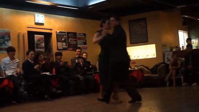 Fernanda Grosso & Alejandro Ferreyra - Campo Afuera (Milonga) смотреть онлайн