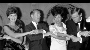 Auld Lang Syne - Dougie MacLean (Lyrics and Meaning)