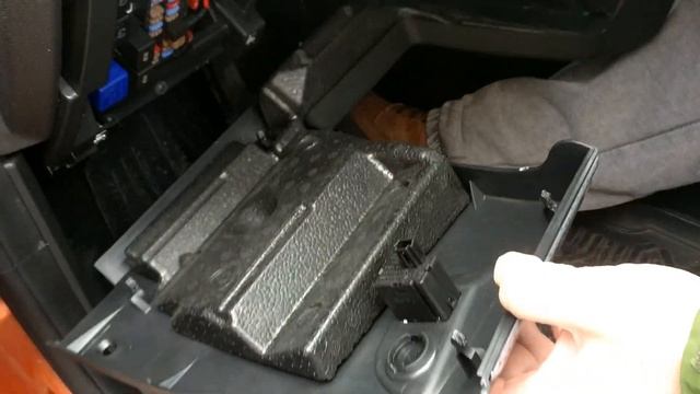 Скрытое подключение видеорегистратора Lada Vesta SW Cross (через блок предохранителей) смотреть онлайн