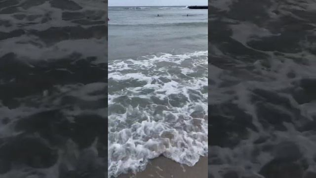 Шок! Одесситы купаются 1 октября в море. Сегодня вода тёплая.