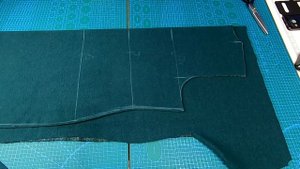 Как сшить теплое платье без выкройки.Раскрой платья сразу на ткани.mp4