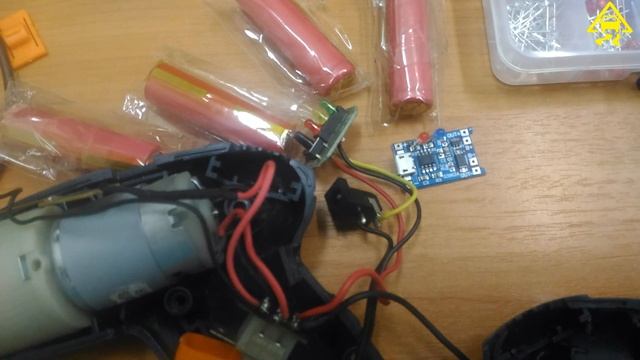 Увеличиваем емкость в 4,5 раза!!! Переделка шуруповерта на ЛИТИЕВЫЕ аккумуляторы Li-Ion смотреть онлайн