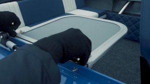 Лодка покрашена в синий цвет. Установлено ветровое стекло "Элит" с боковиной классик. ПРОГРЕСС-2
