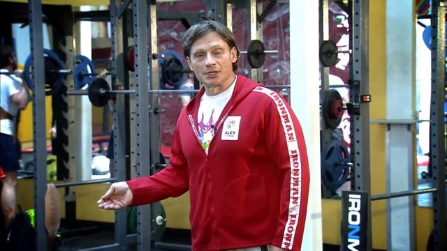 Энциклопедия бодибилдинга: приседания с широкой постановкой ног смотреть онлайн