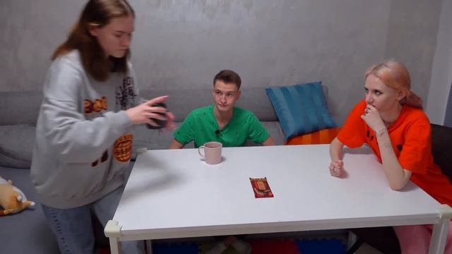 Макс ВЛЮБИЛСЯ В... КОГО? Маша VS Карина! смотреть онлайн