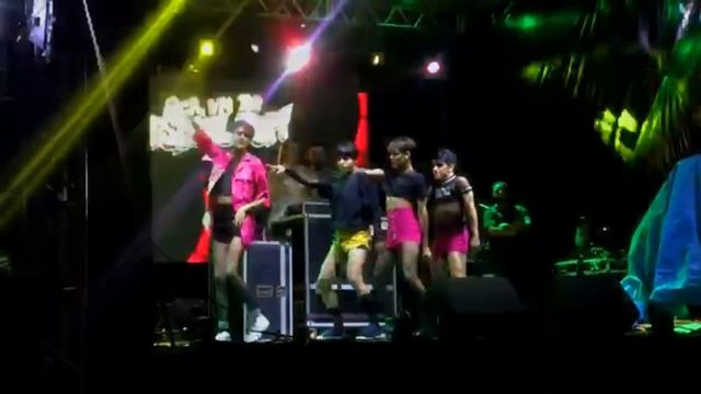 BLACKPINK & 2NE1 - KPUZZLE no Festival Pop смотреть онлайн