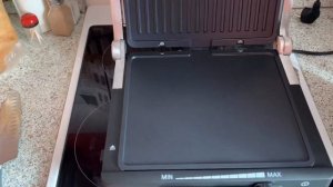 Гриль Kitfort KT-1633 В работе, справится с мясом и котлетами?