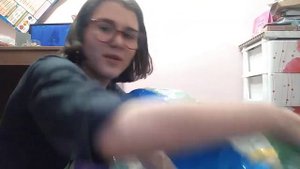 ШОК! ЭТА ШКОЛЬНИЦА НАДУЛА РТОМ МЯЧ 107 СМ! СМОТРЕТЬ ОНЛАЙН БЕСПЛАТНО БЕЗ РЕГИСТРАЦИИ И СМС