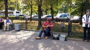 Уличный музыкант (парк Сокольники)