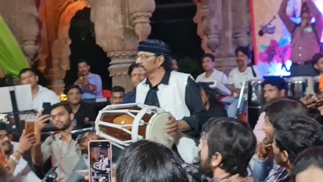 girish Vishwa ji ( dada) हमारे हाथों से बनाई ढोलक को बाजा कर जो आशीर्वाद दिया उसे हम नहीं भूल सकता смотреть онлайн