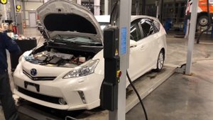Замер и замена антифриза на TOYOTA PRIUS ALPHA 2012 года