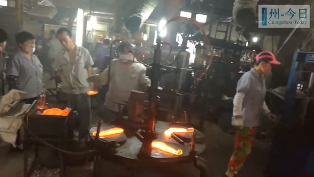 СТЕКОЛЬНЫЙ ЗАВОД - ФАБРИКА | Литье из стекла на заказ | Производство стеклянных бутылок в Китае