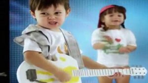 Удобные подгузники Хаггис (Huggies) любят дети во всём мире