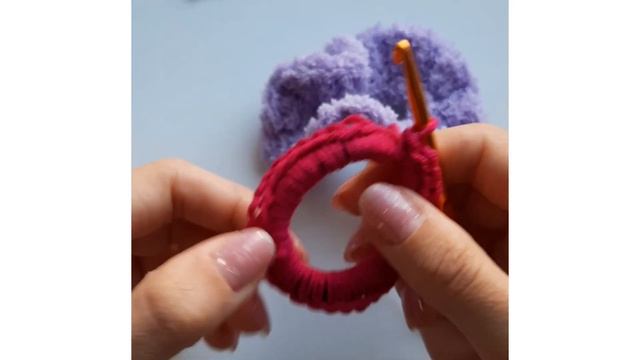 Обвязка резинки для волос крючком / резинка крючком // Crochet hair band смотреть онлайн