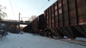 Три грузовых поезда