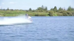 По воде на снегоходе