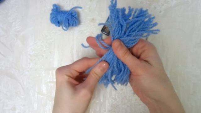 Пушистая кисточка из ниток смотреть онлайн