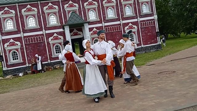 ПОЛЬКА. Парк КОЛОМЕНСКОЕ. смотреть онлайн