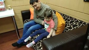 Детский влог Ведем Алису на гимнастику первый раз Развивающее занятие Детский канал Алиса