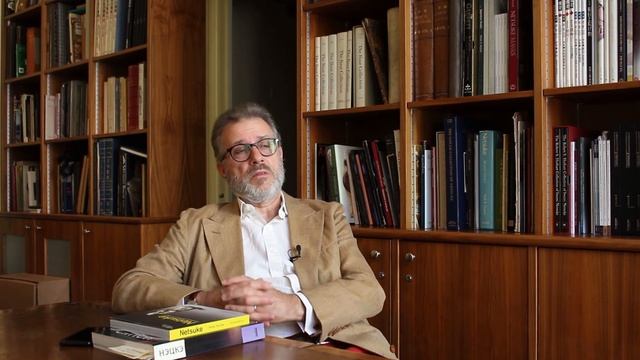 Свернувшийся карп. Нэцкэ. Эрмитаж под увеличительным стеклом смотреть онлайн