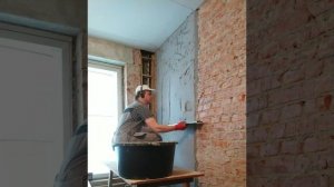 Как штукатурить стены по оцинкованным маякам гипсовой штукатуркой Ротбанд с подмостей