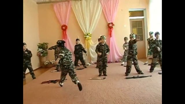 Танец "Мы солдаты"