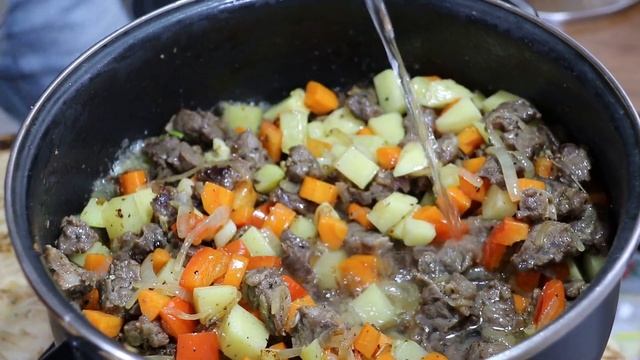 ЖАРЕНЫЕ МАКАРОНЫ С МЯСОМ И ОВОЩАМИ. Meat Gravy Pasta