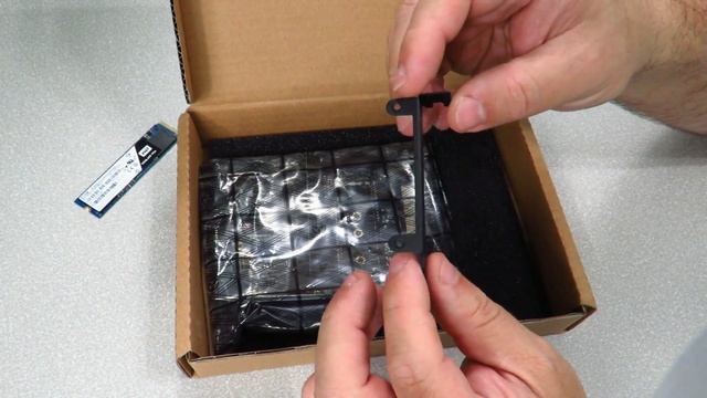 Unboxing & Overview of the SIIG M.2 NGFF SSD NVME PCIe 3.0 Card Adapter смотреть онлайн