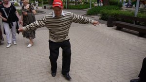 "Цыганочка" танец от случайного прохожего. Баянист Виктор Журихин.