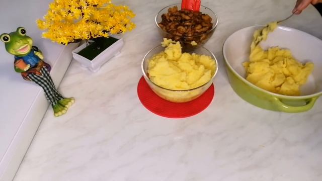 Картофельная запеканка с курицей и грибами. Ну очень вкусно.